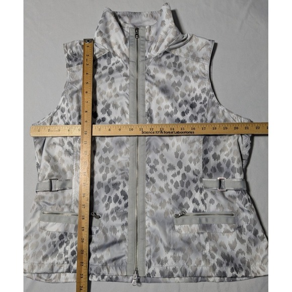ZENERGY BY CHICO'S Gray Cheetah AOP Lightweight Lined Zip Vest Size 2 (Large 12) - Picture 9 of 16